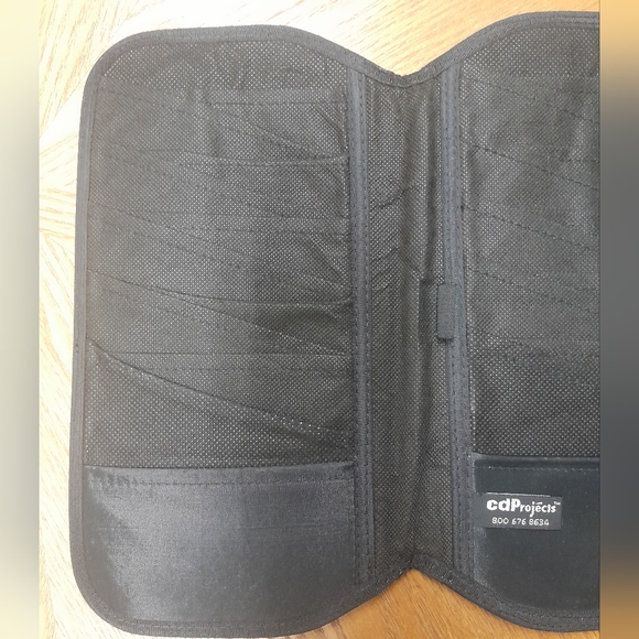 CD Projects Black Carrying Case Holds 22- CDs Size:OS  CD Projects - Picture 3 of 7